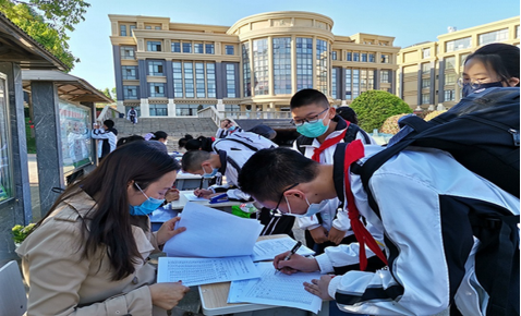 云大附中网络稿件审表（爱与责任同行---云大附中呈贡校区非毕业班师生开学修改）(4月22日)1305.png